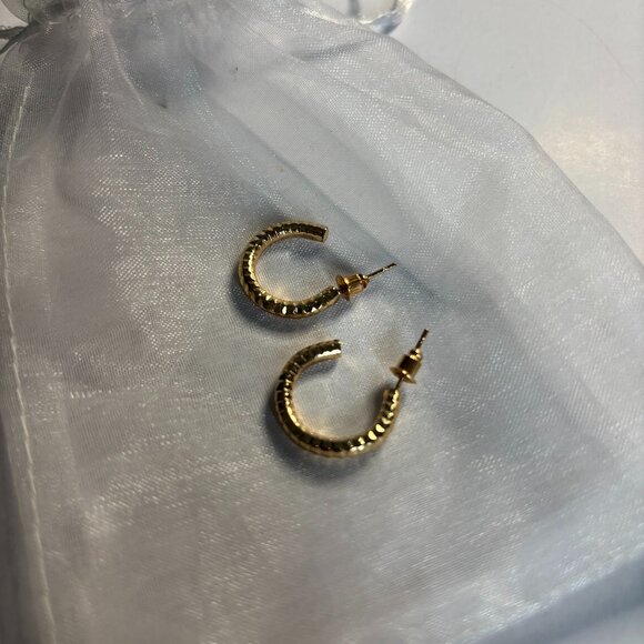 Small Textured Hoop Earrings • Minimal & Chic ✨ - Picture 1 of 2